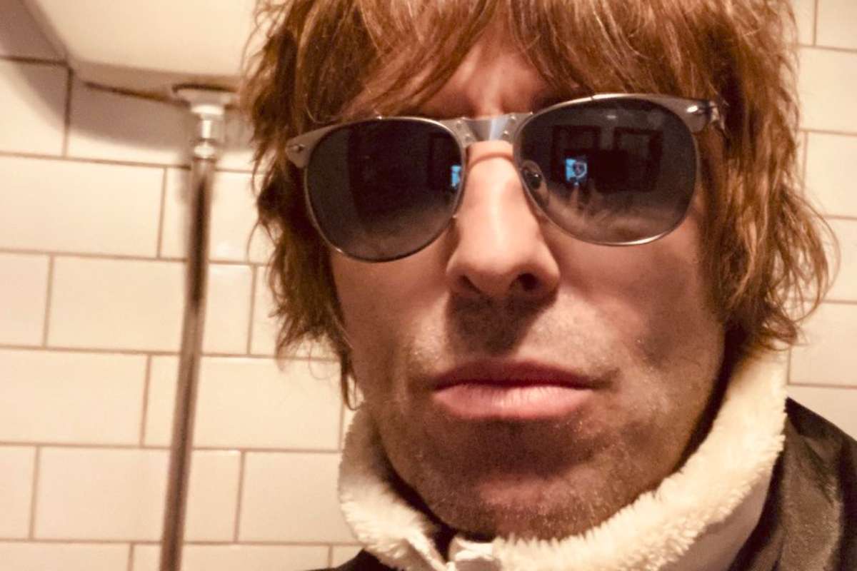 Liam Gallagher, selfie no banheiro
