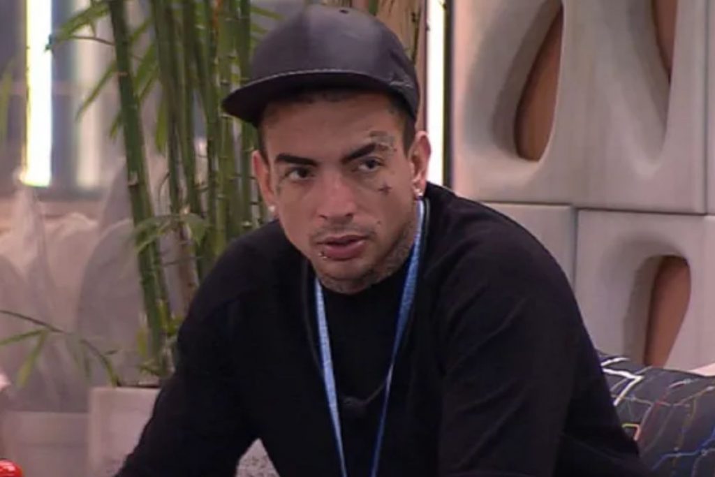 MC Guimê na varanda da casa do BBB23