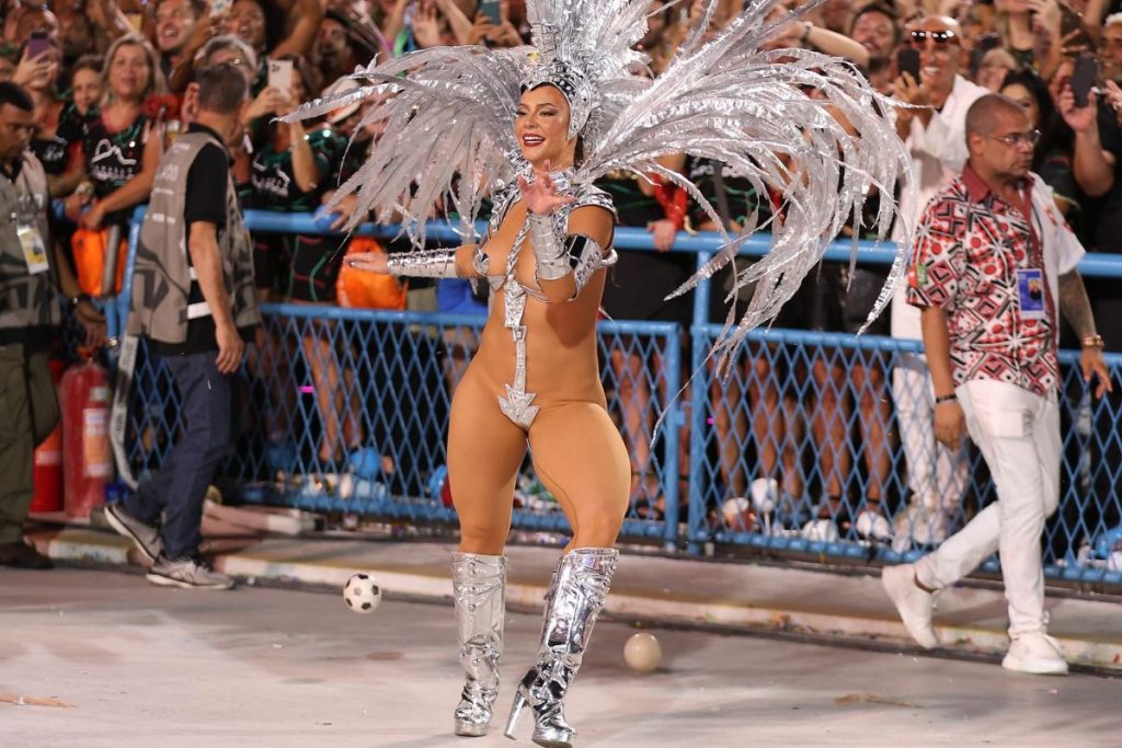 Paolla Oliveira brilhou no desfile da Grande Rio