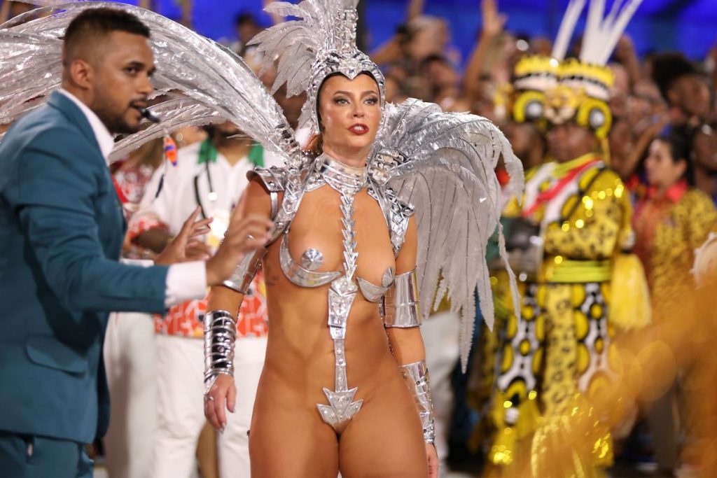 Paolla Oliveira brilhou no desfile da Grande Rio