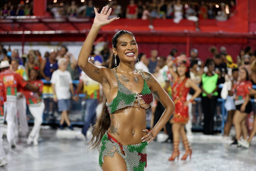 Carnaval Pocah Quase Mostra Tudo No Ensaio Da Grande Rio