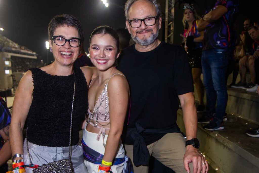 Sandra Annenberg, Ernesto Paglia e filha Elisa curtindo Carnaval de São Paulo