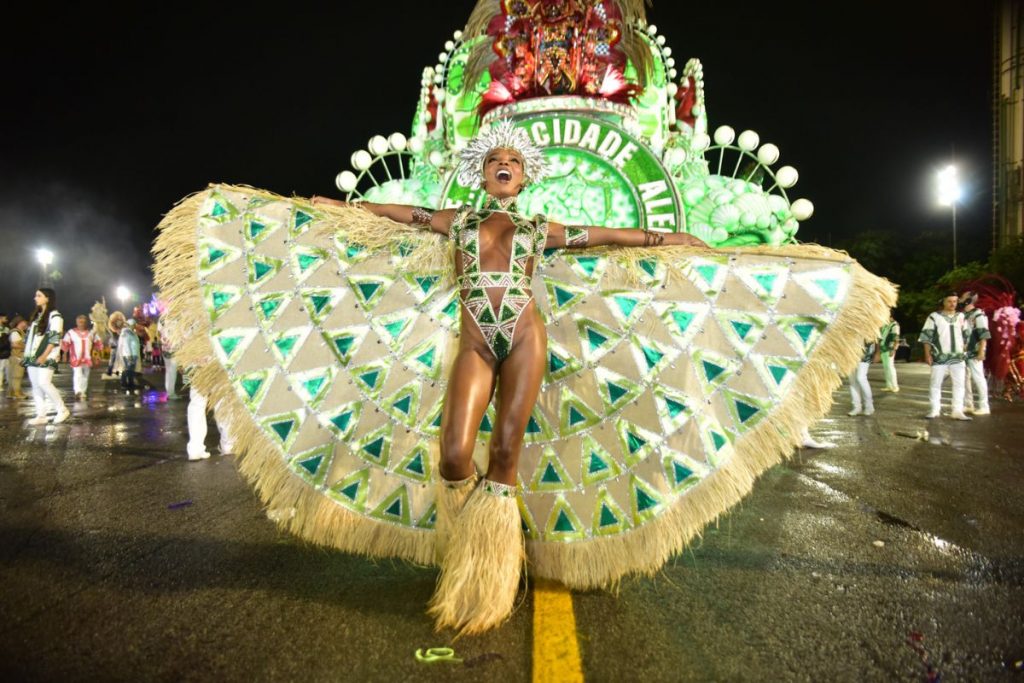 theliminha desfilando mocidade alegre carnaval são paulo