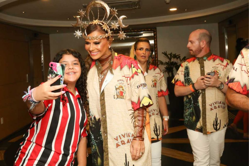 Viviane Araújo fantasiada para desfile da Mancha Verde no Carnaval de São Paulo