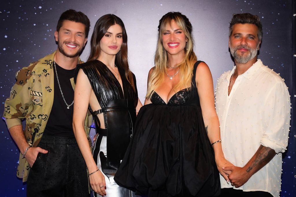 Klebber Toledo, Camila Queiroz, Giovanna Ewbank e Bruno Gagliasso posaram juntos