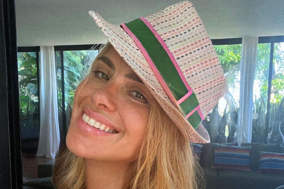 Carolina Dieckmann de chapéu