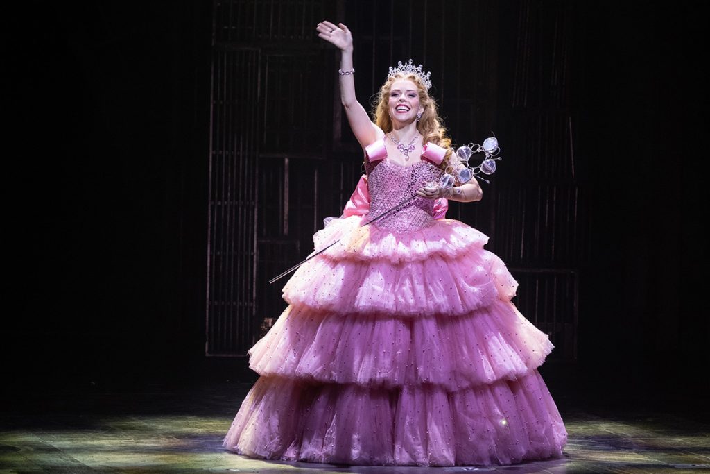 Fabi Bang como a Glinda em Wicked