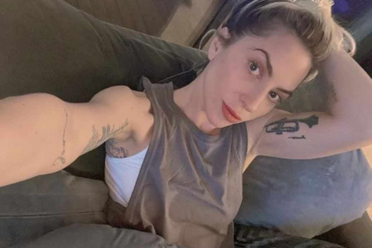 Lady Gaga, selfie no sofá