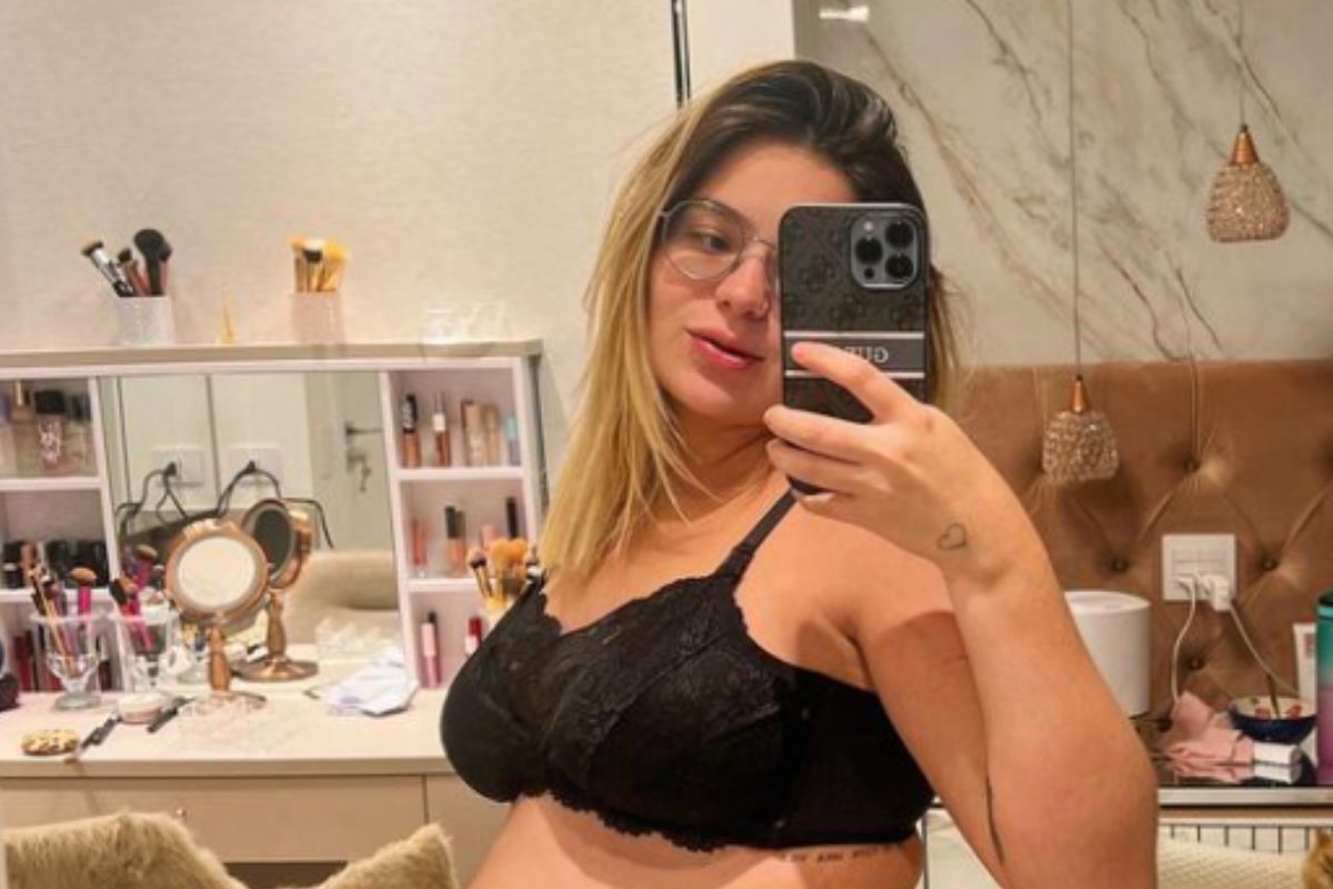 Viih Tube faz selfie usando lingerie preta