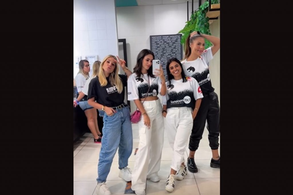 Bruna Biancardi deixou a barriguinha à mostra em evento