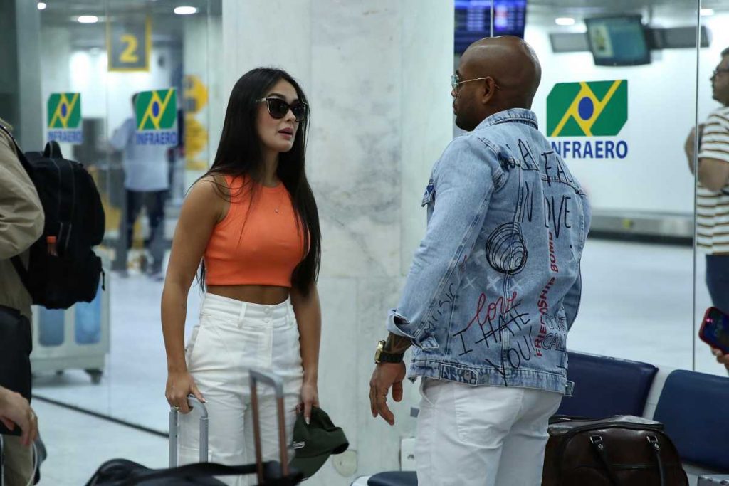 Cezar Black e Larissa se reencontrando no aeroporto