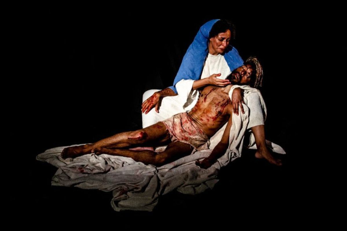 jesus cristo negro com maria na paixão de cristo