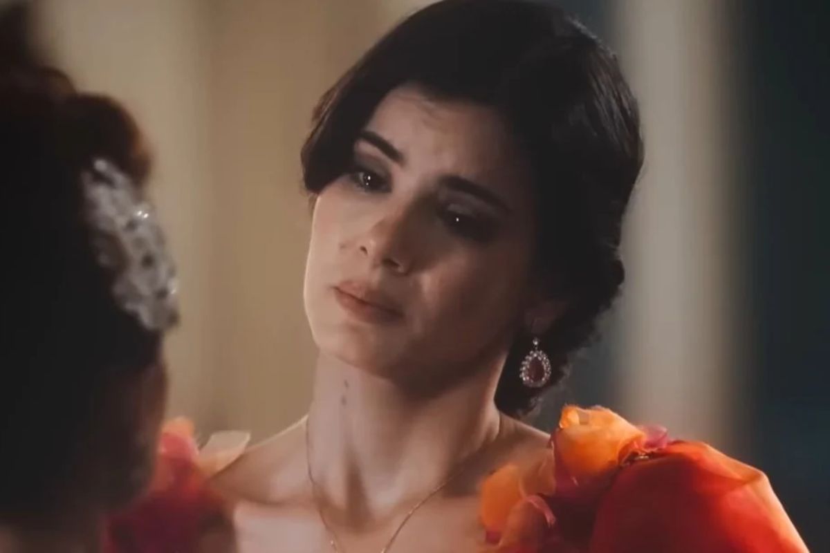 Marê (Camila Queiroz) em cena da novela Amor Perfeito