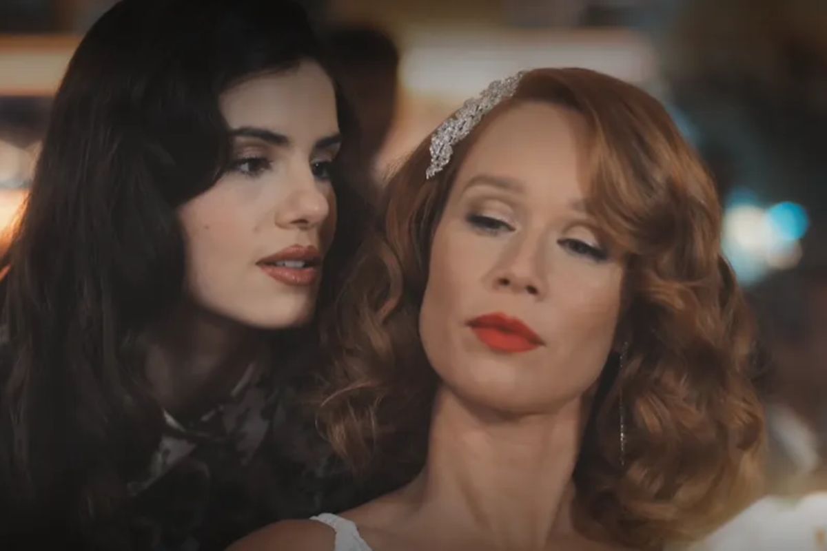 Marê (Camila Queiroz) e Gilda (Mariana Ximenes) em cena de Amor Perfeito
