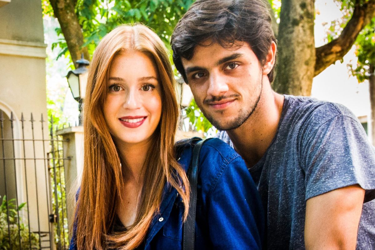 Marina Ruy Barbosa e Felipe Simas em gravação de novela
