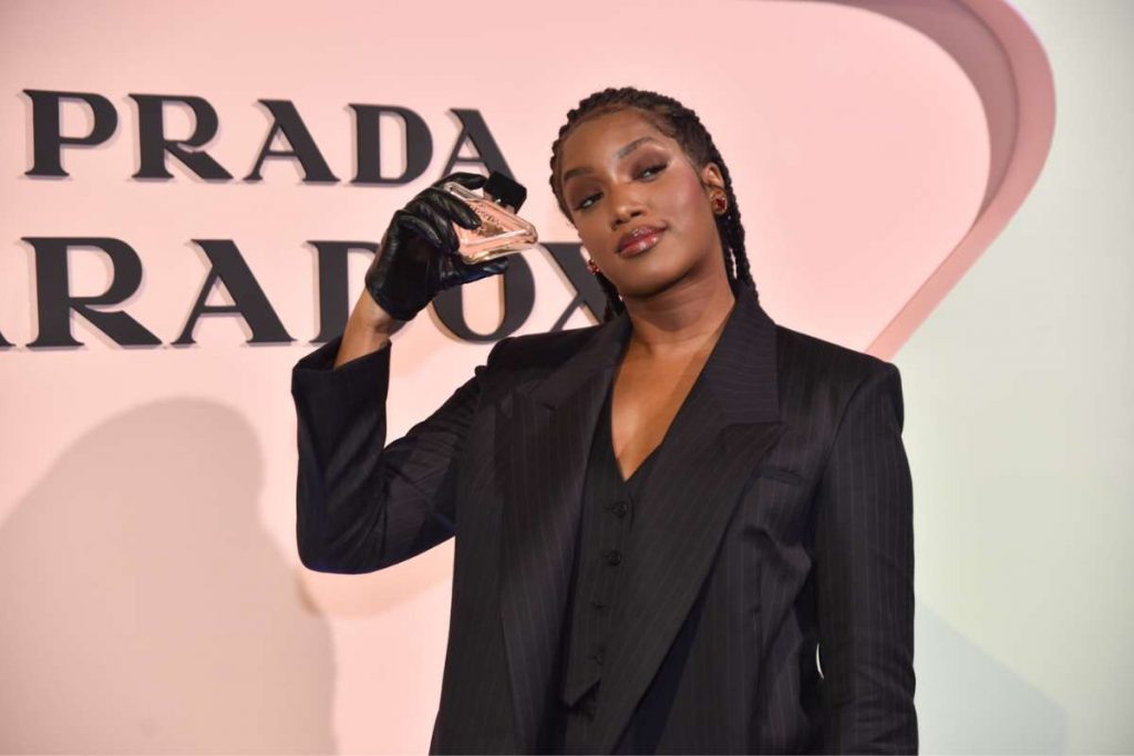 IZA no lançamento da Prada