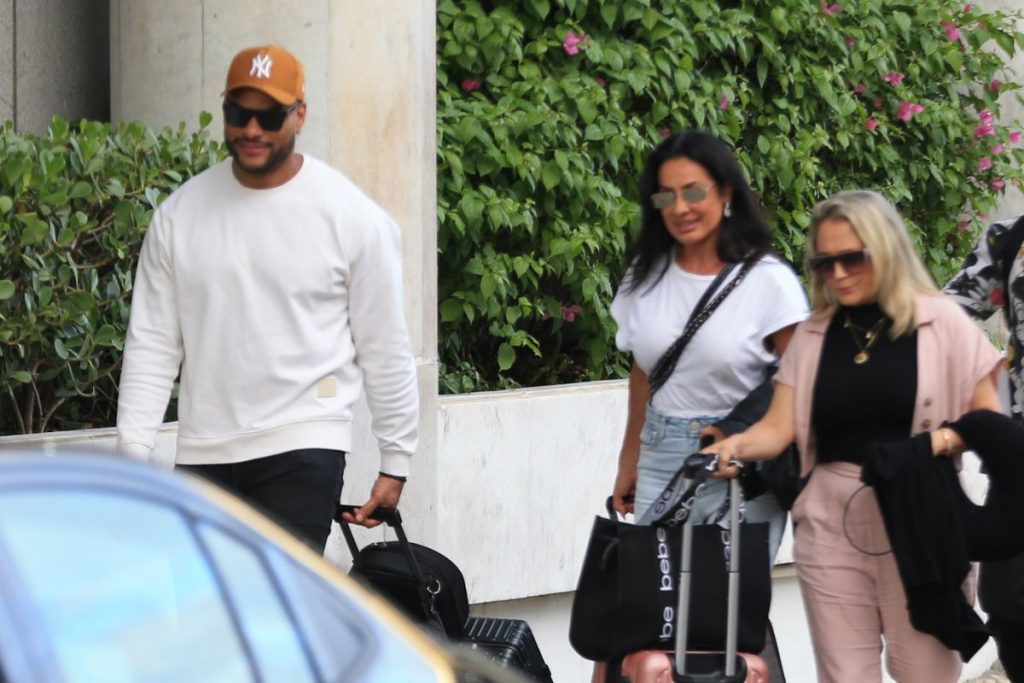 Tony Salles e Scheila Carvalho desembarcam no Rio de Janeiro