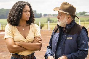 Aline (Bárbara Reis) e Antônio (Tony Ramos) em cena de Terra e Paixão