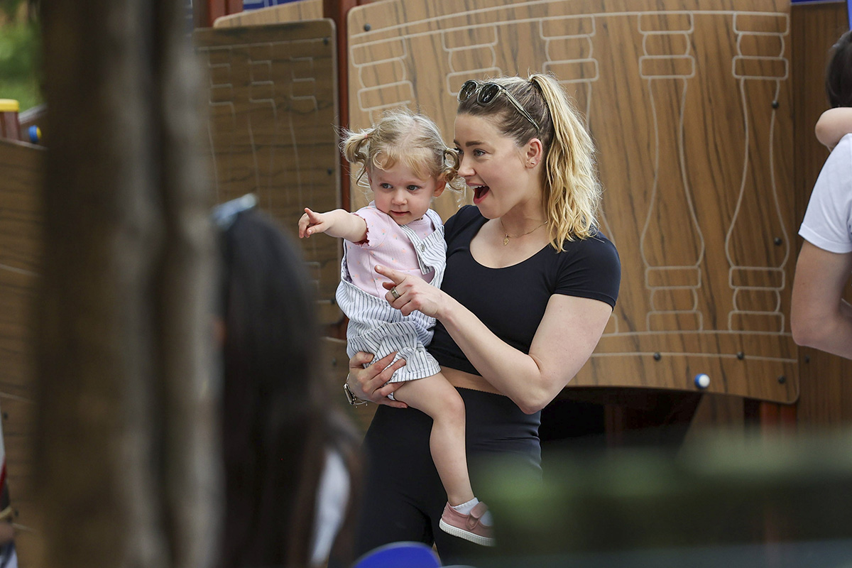 Amber Heard com a filha