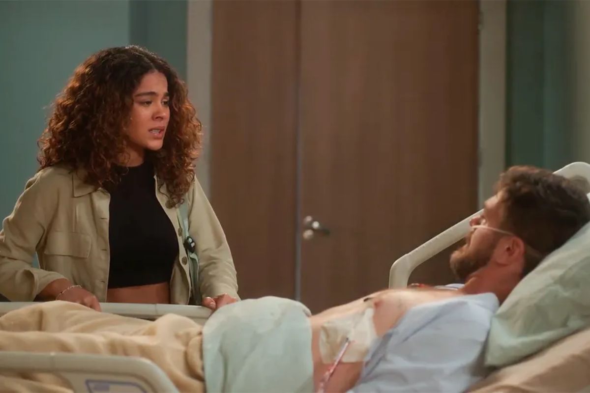 Jenifer encontra Theo no hospital