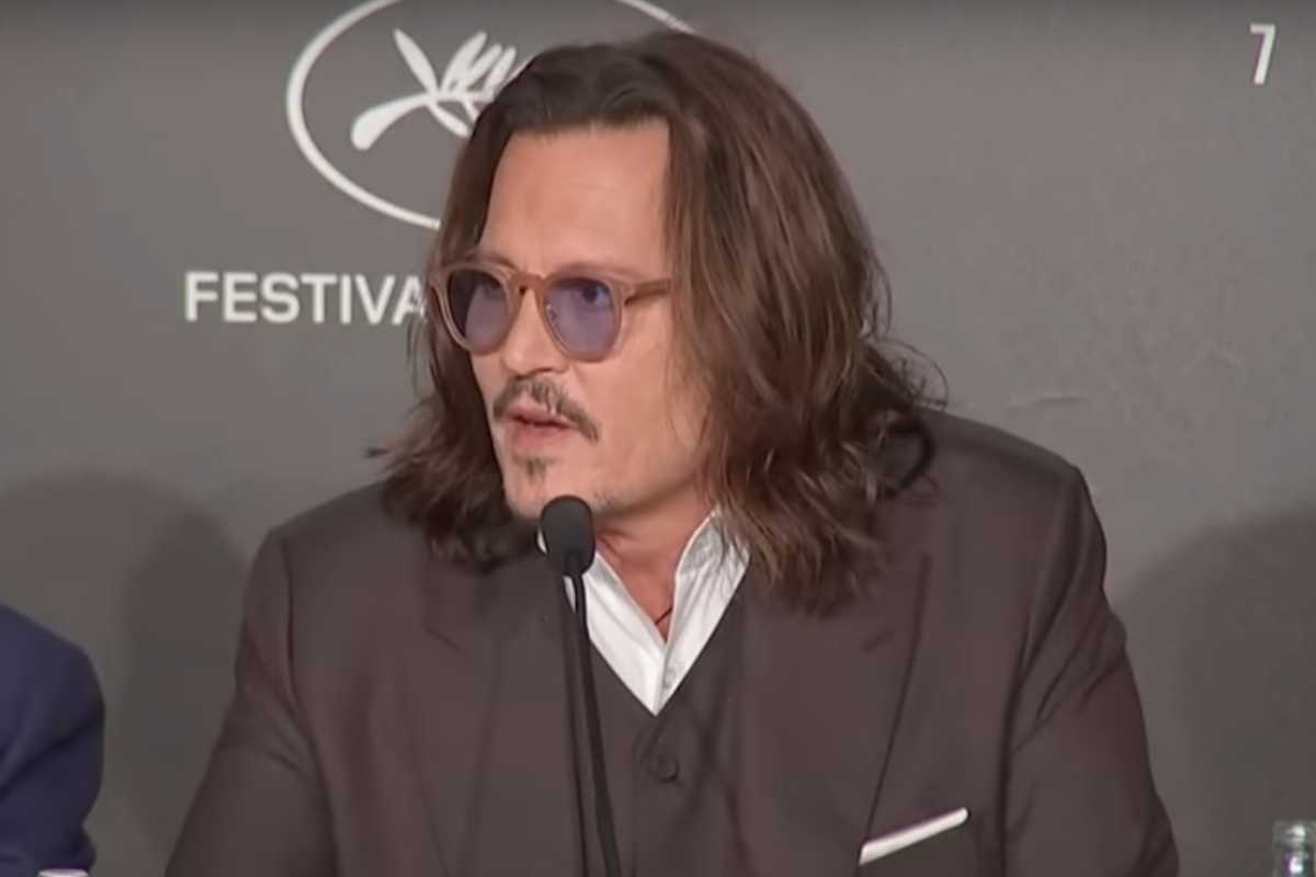 Johnny Depp durante entrevista em Cannes