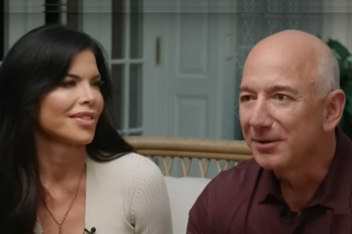 Lauren Sánchez e Jeff Bezos em entrevista na TV