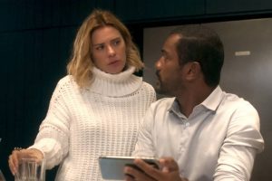 Lumiar (Carolina Dieckmann) e Ben (Samuel de Assis) em Vai Na Fé