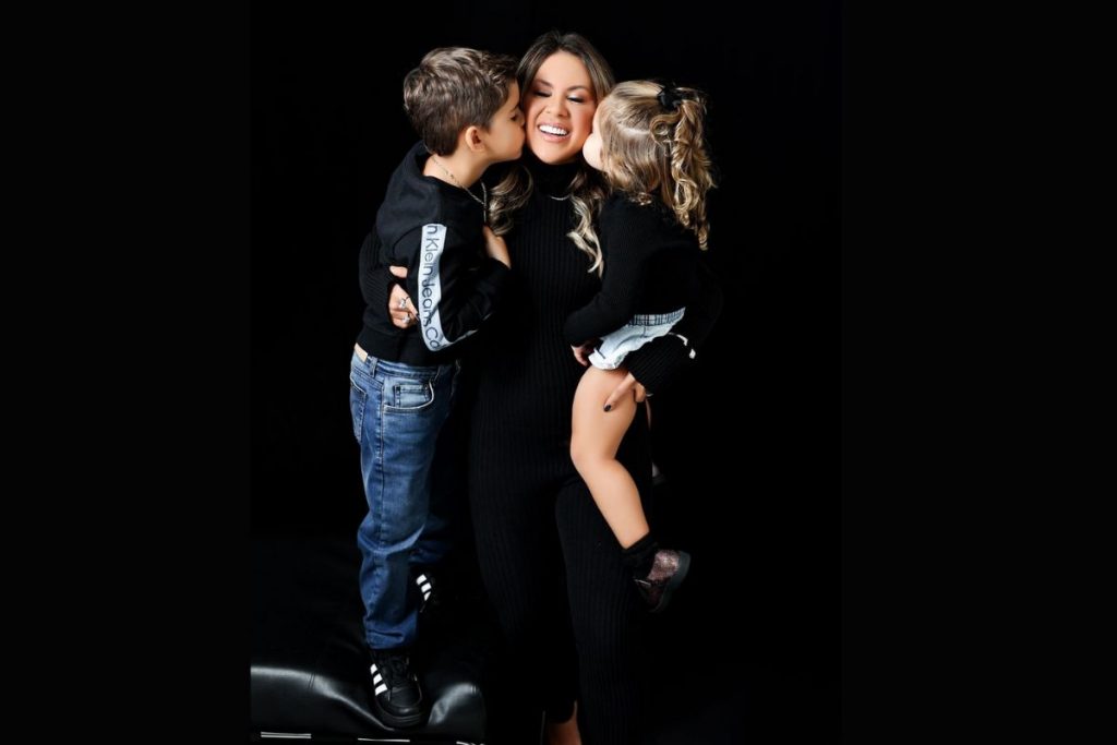 Natália Toscano com os filhos José e Angelina