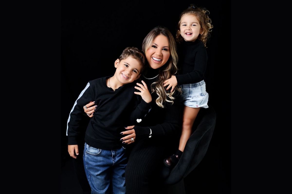 Natália Toscano com os filhos José e Angelina