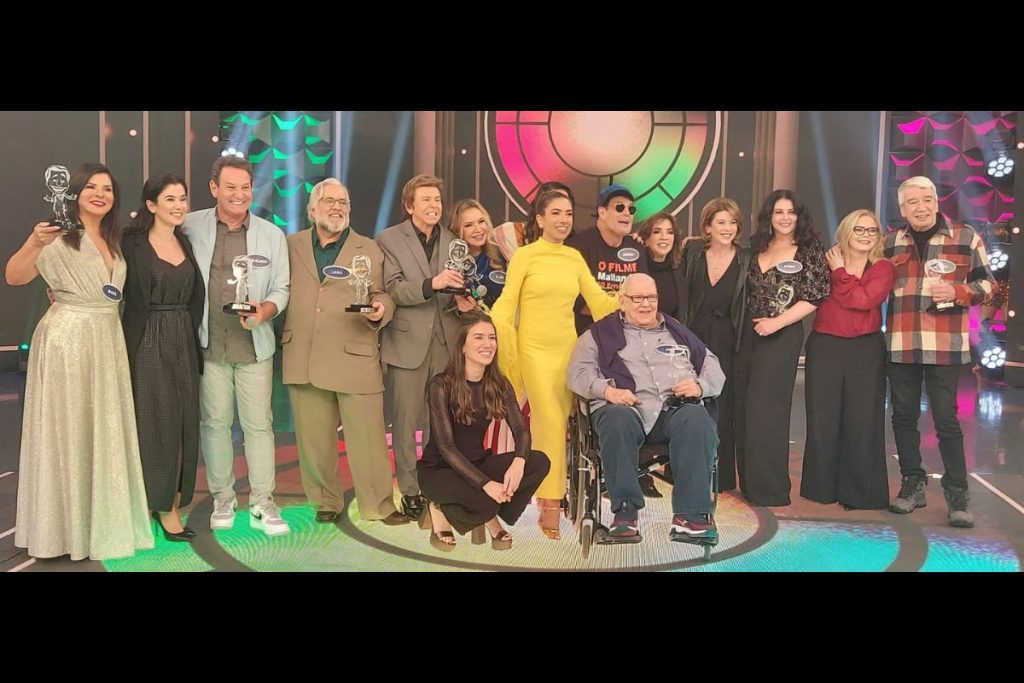 Patrícia Abravanel com jurados do Show de Calouros
