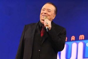 Raul Gil apresentando seu programa no SBT