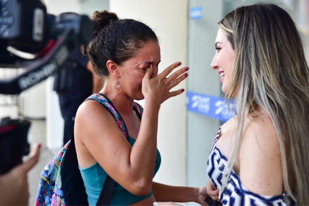 Amanda Meirelles e fã Juliana