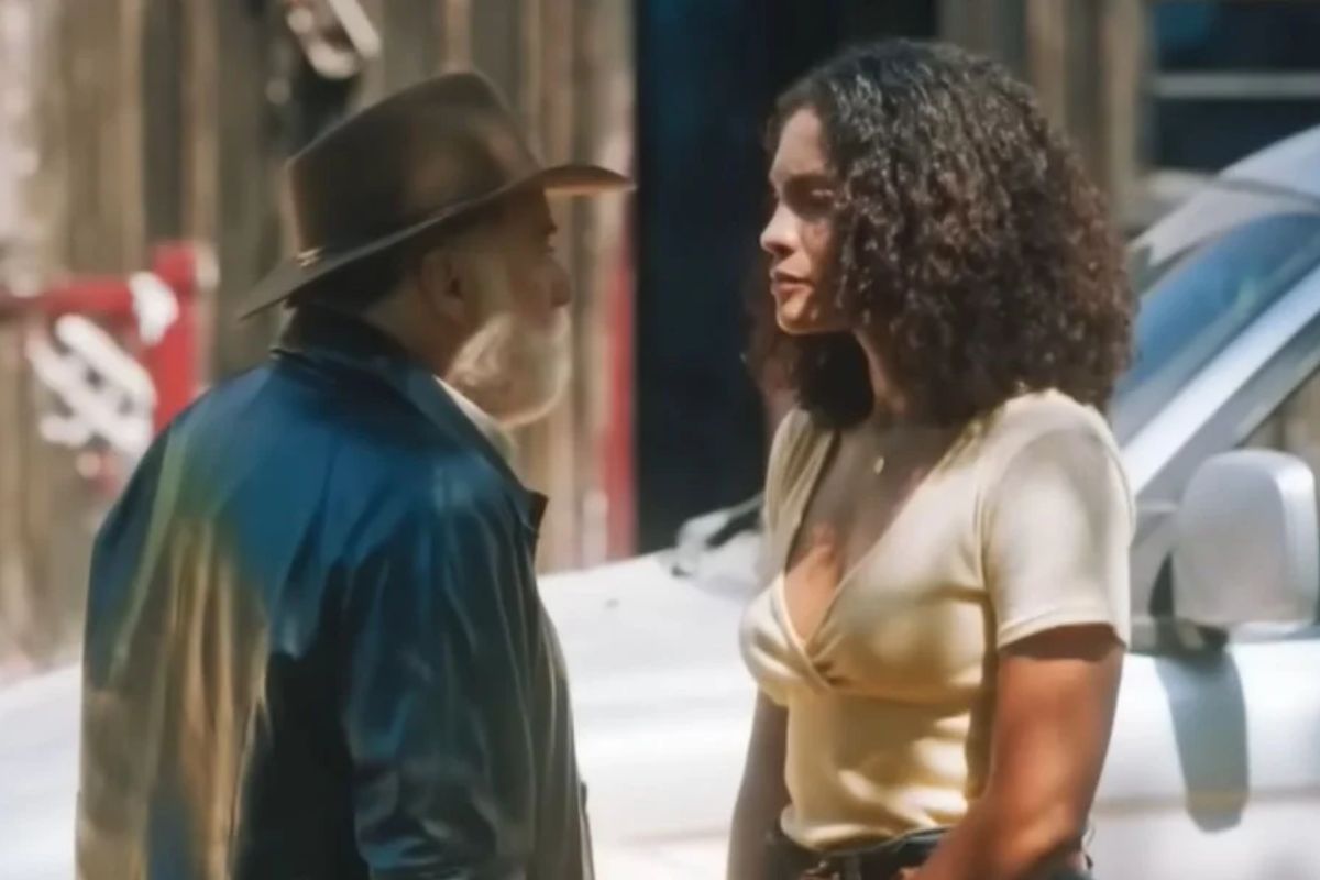 Antônio (Tony Ramos) e Aline (Bárbara Reis) em cena de 'Terra e Paixão'