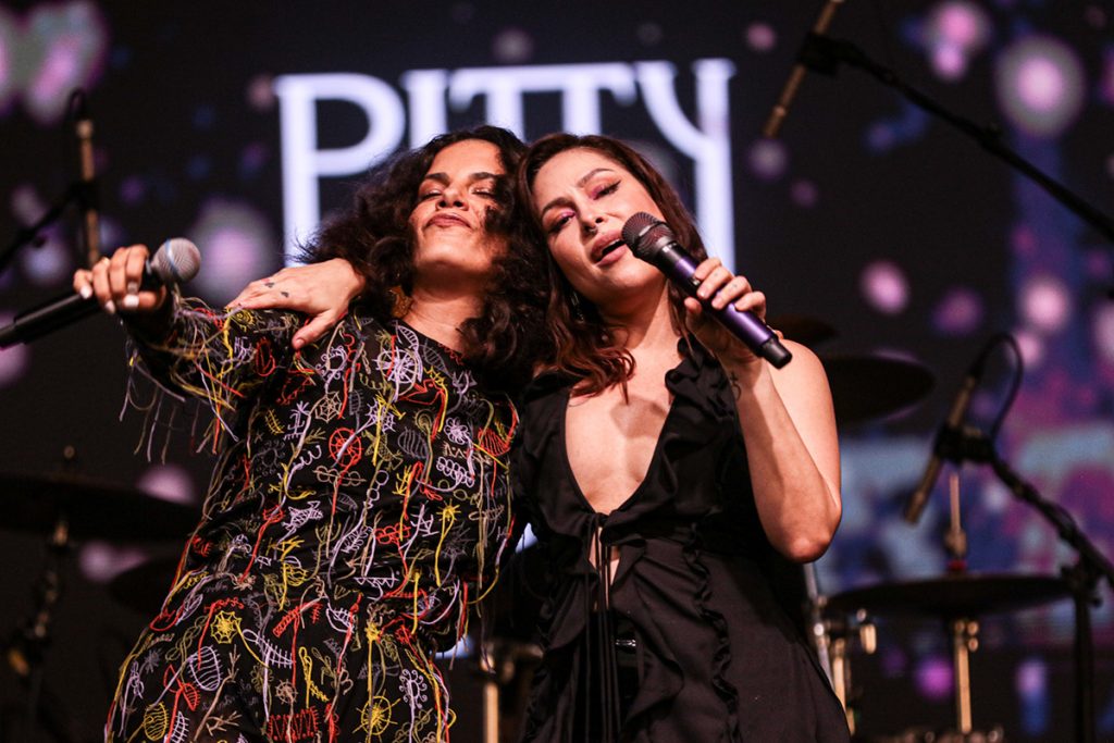 Pitty se apresentou ao lado de Céu