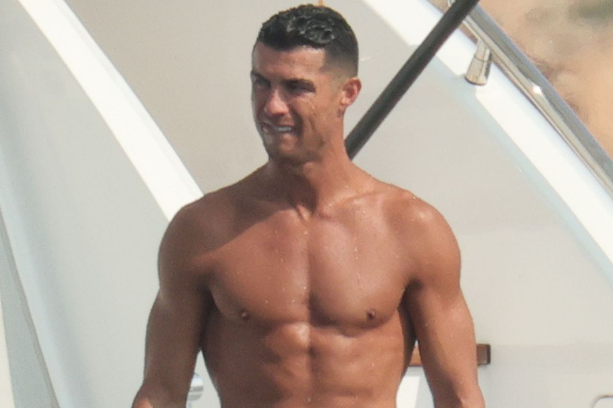Cristiano Ronaldo sem camisa