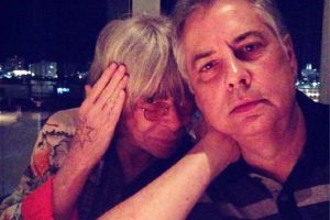 Rita Lee e Roberto de Carvalho juntinhos, em selfie