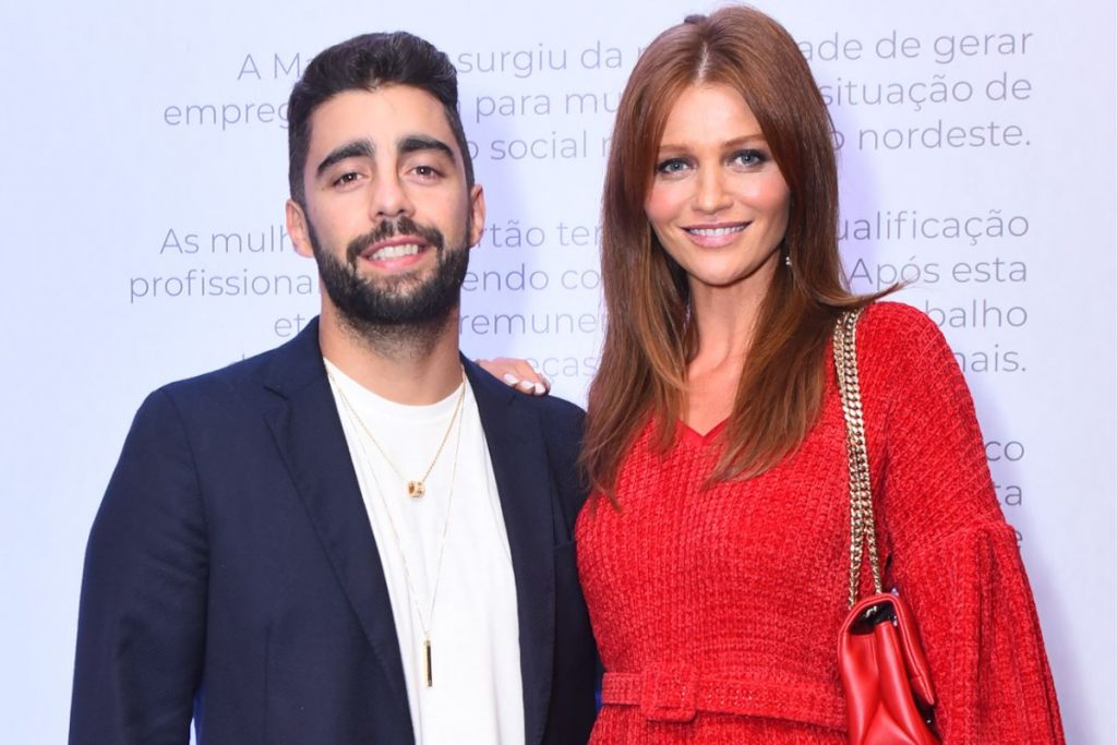 Pedro Scooby e Cintia Dicker em evento da ONG "Love Together Brasil"