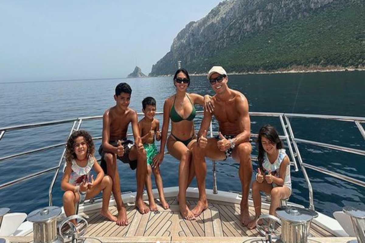 Cristiano Ronaldo com Georgina Rodriguez e os filhos