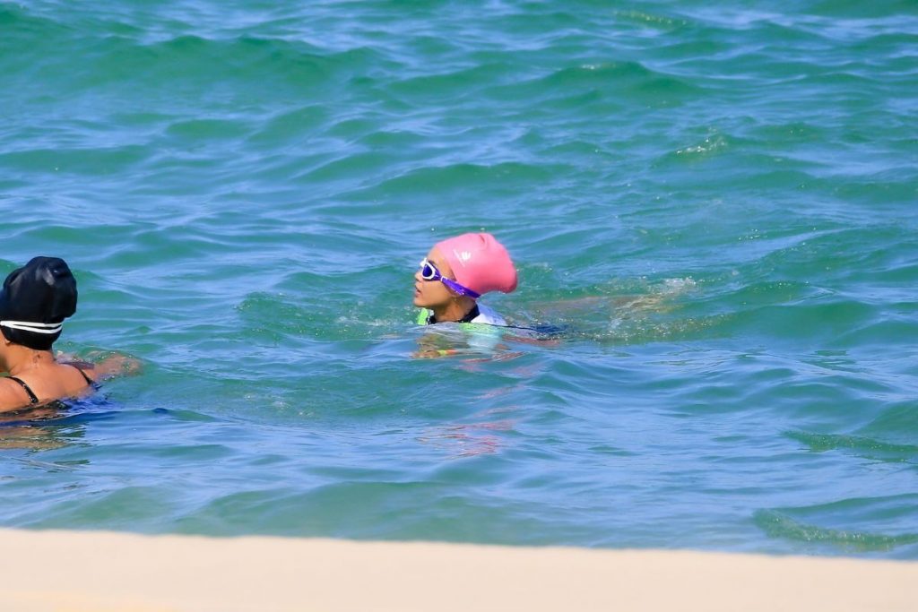 Taís Araújo na praia de Ipanema