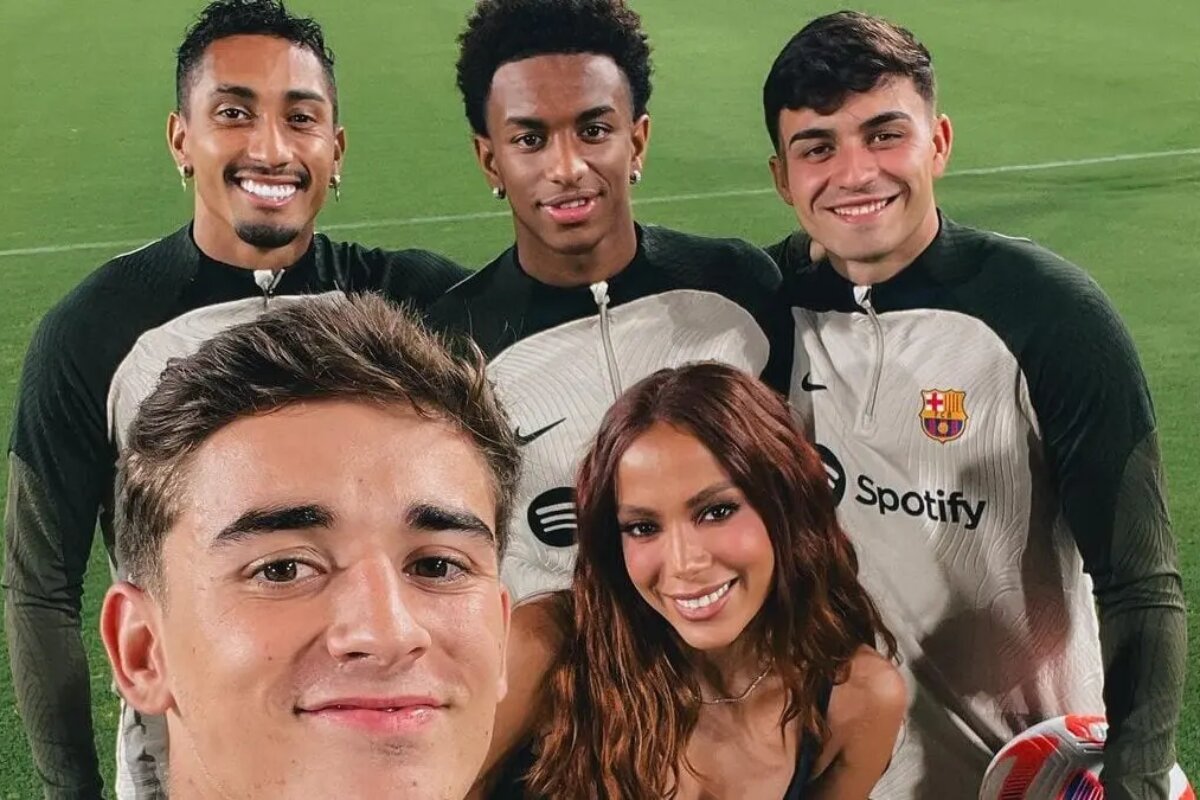 Anitta e jogadores do Barcelona