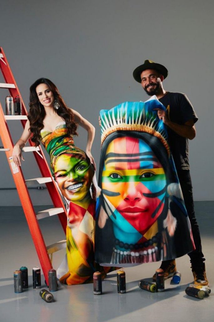 Frente e verso do vestido de Mia Mamede, pintado por Eduardo Kobra