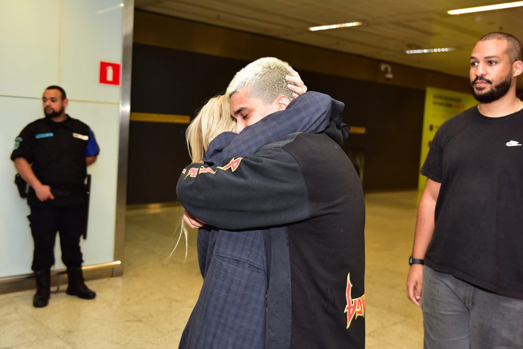 Luísa Sonza trocou muitos carinhos com o namorado