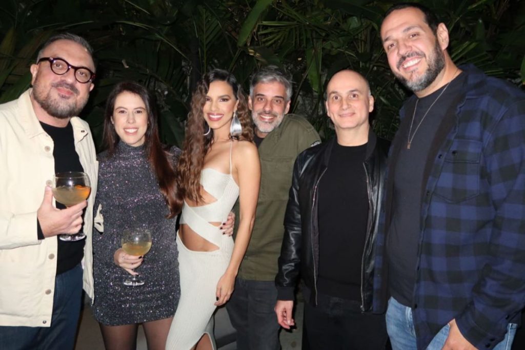 Mariana Rios com Rodrigo Carelli e Fernando Viudez, diretores da Record TV