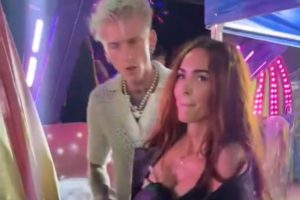 megan fox e machine gun kelly saindo de evento após confusão