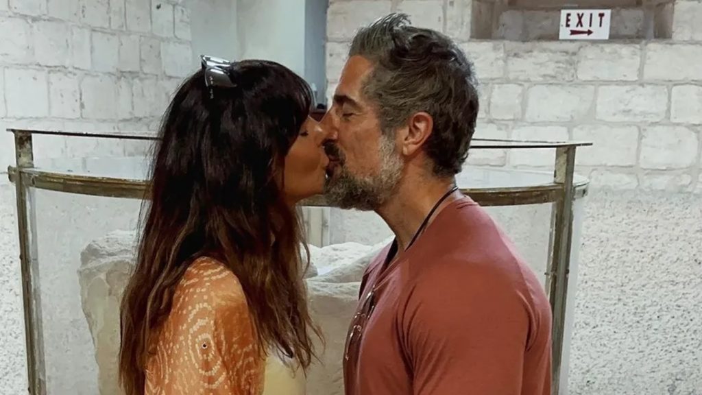 Marcos Mion e Suzana Gullo beijando na boca