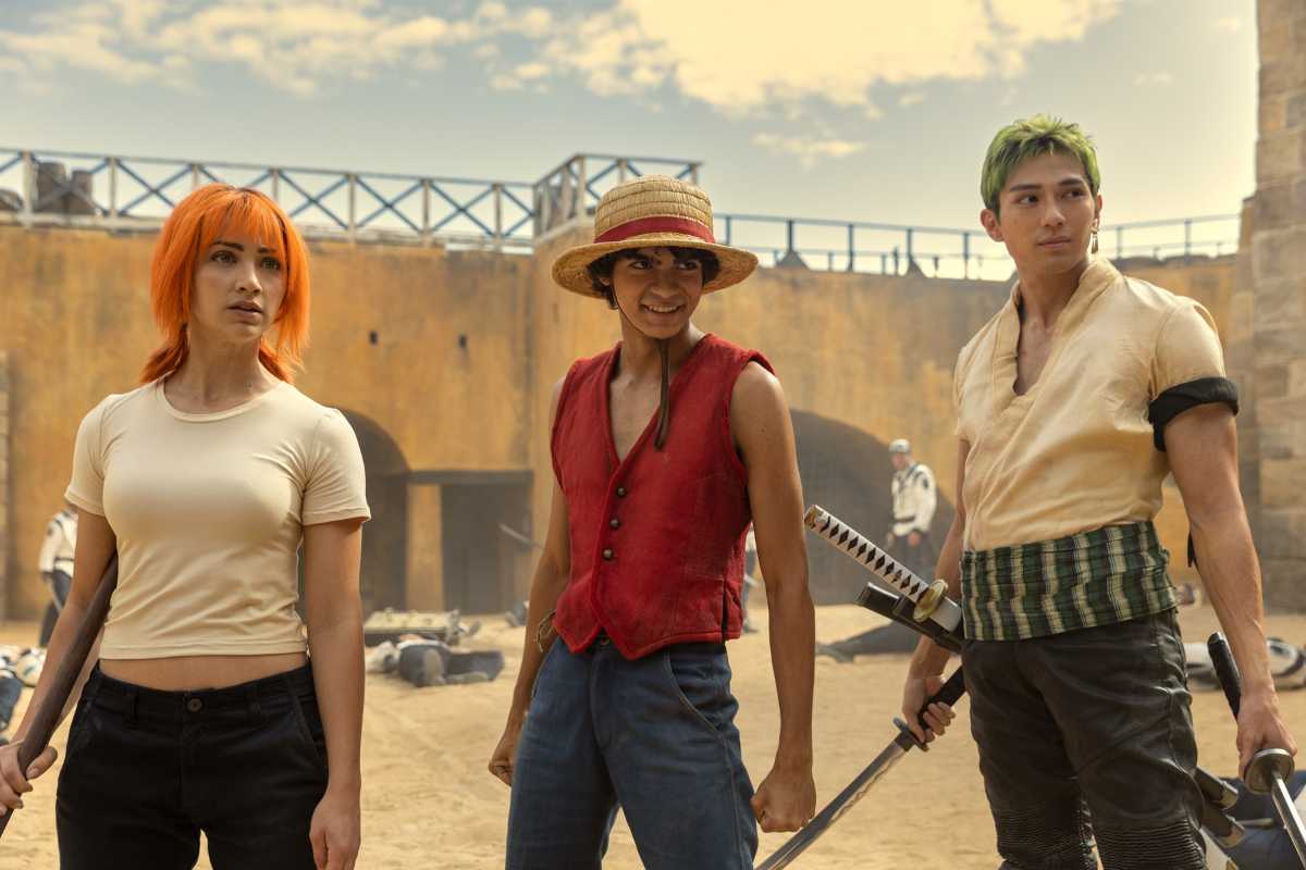 Iñaki Godoy, como Monkey D. Luffy, Mackenyu como Roronoa Zoro e Emily Rudd como Nami na série live action de "One Piece" da Netflix