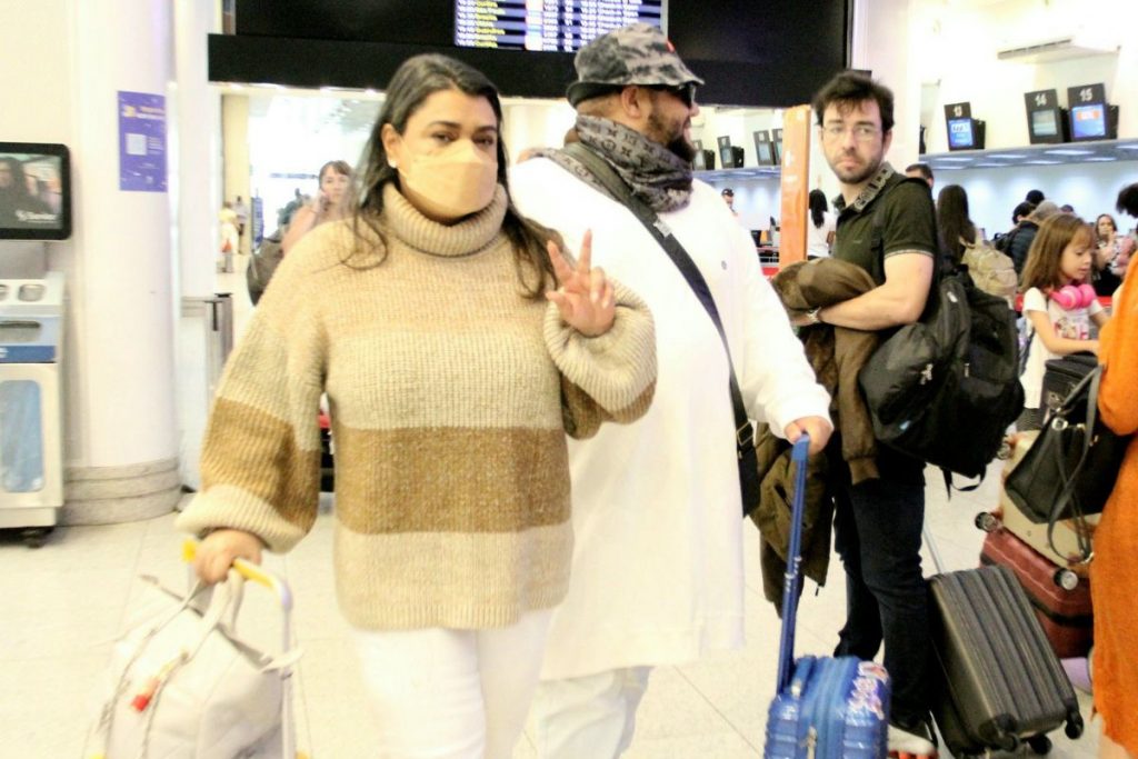 Preta Gil e Gominho no aeroporto