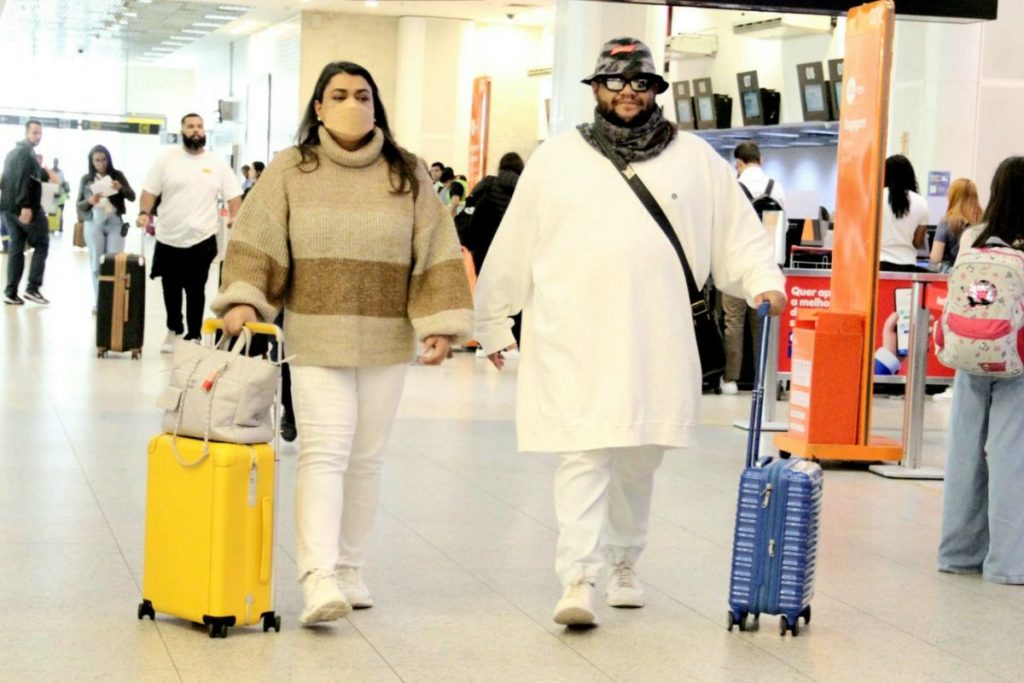 Preta Gil e Gominho no aeroporto