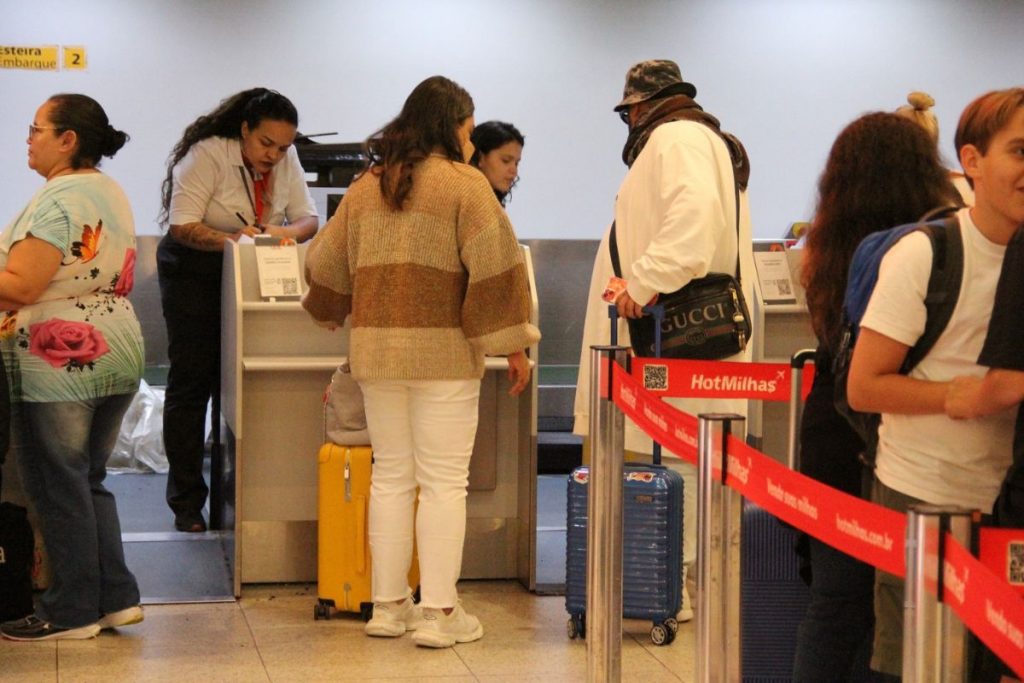 Preta Gil e Gominho no aeroporto