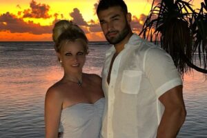 britney spears e sam asghari na praia